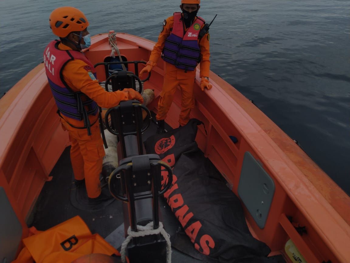podiumnews.com-Sosok Mayat Ditemukan Mengambang di Perairan Pantai Geger, Badung 