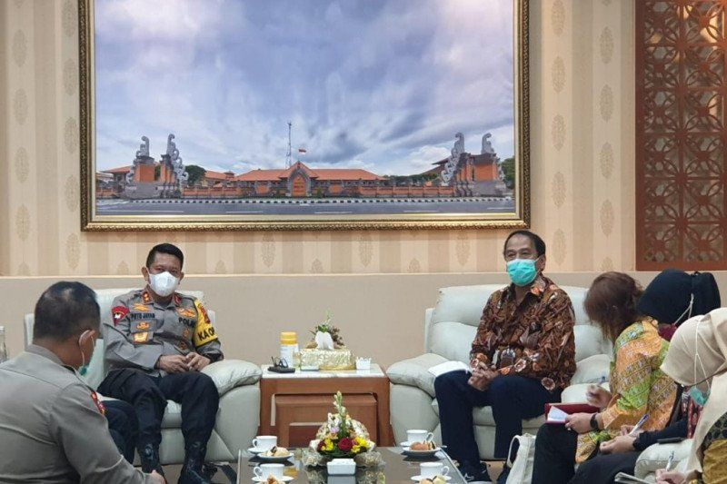 podiumnews.com-Kemendagri: Seluruh Pengawas dan Petugas TPS di Bali Negatif COVID-19