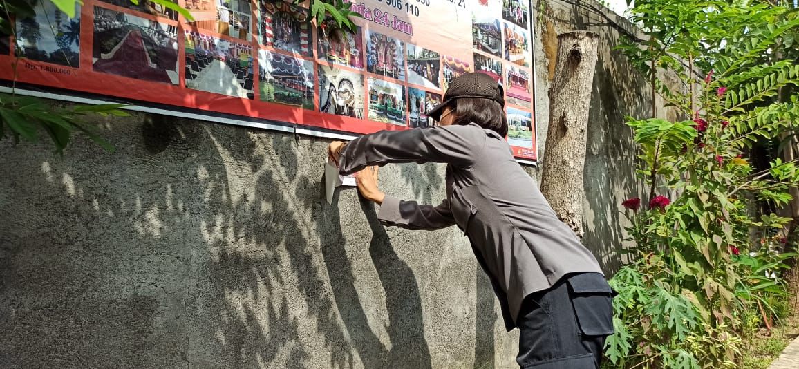 Polres Badung Ajak Masyarakat Datang ke TPS Lewat Stiker