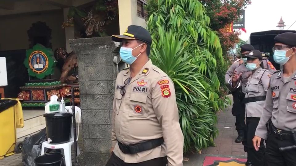 podiumnews.com-Polres Badung Patroli Awasi Proses Pemungutan Suara di TPS