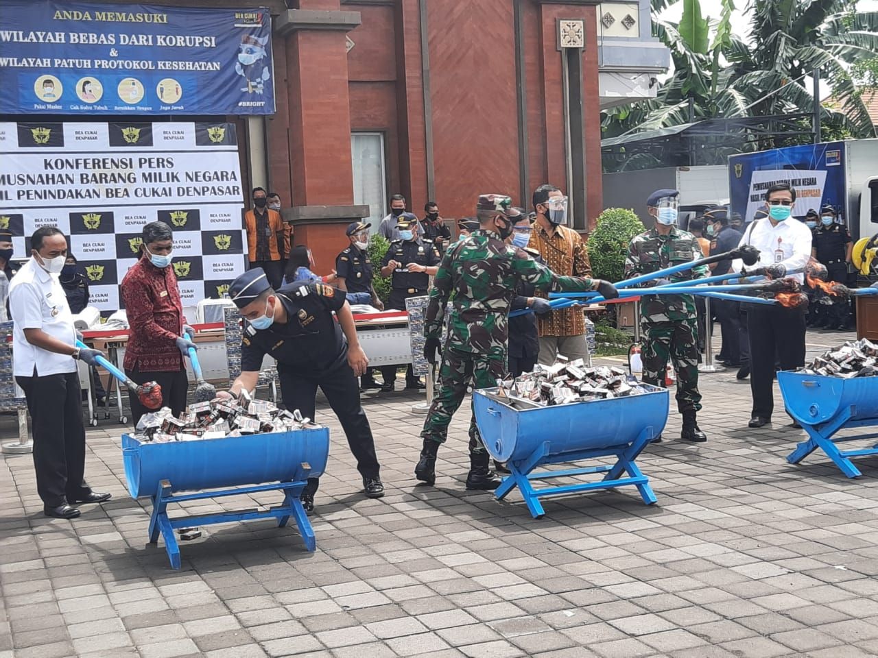 podiumnews.com-Bea Cukai Denpasar Musnahkan Barang Hasil Tangkapan Senilai Rp1,9 Miliar