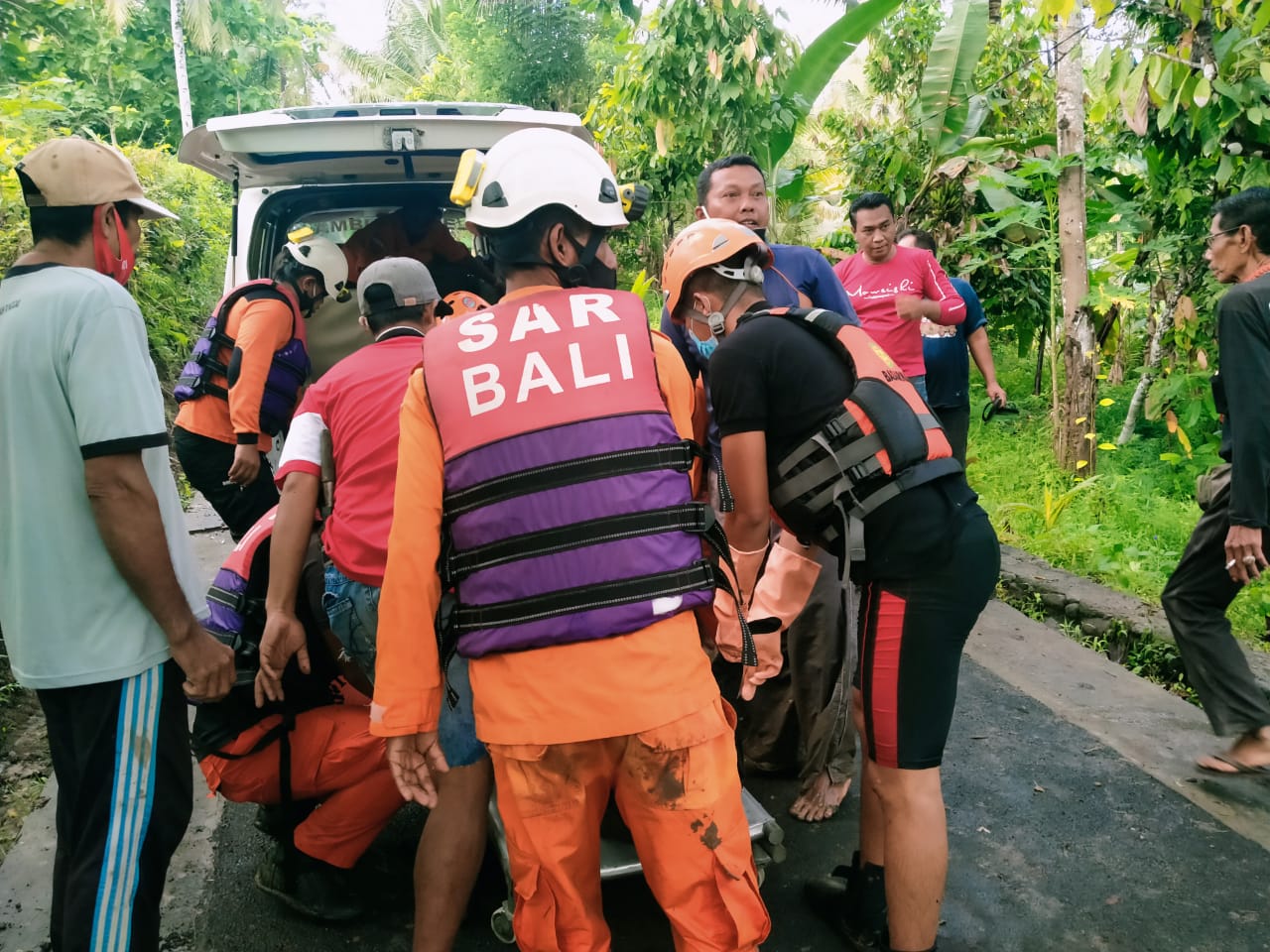 Tim Sar Evakuasi Dua Jenazah Korban Tenggelam Di Jembrana