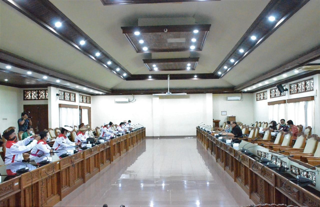 podiumnews.com-Datangi DPRD, Perwakilan BPD se-Bali Harap Ada Payung Hukum