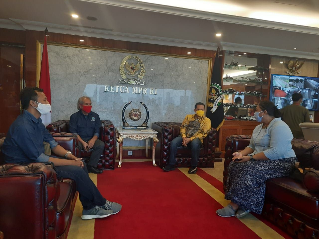 podiumnews.com-Ketua MPR: IWO Mampu Jembatani Informasi dari Pusat ke Daerah 