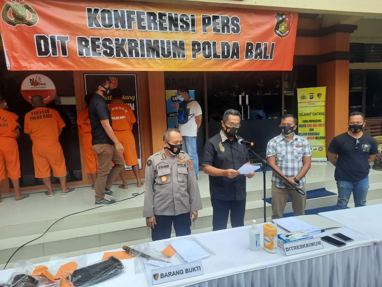 podiumnews.com-Polisi Amankan 10 Orang dalam Penggerebekan Arena Judi Tajen di Buleleng