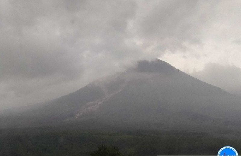 podiumnews.com-Gunung Semeru Masih Keluarkan Gempa Letusan