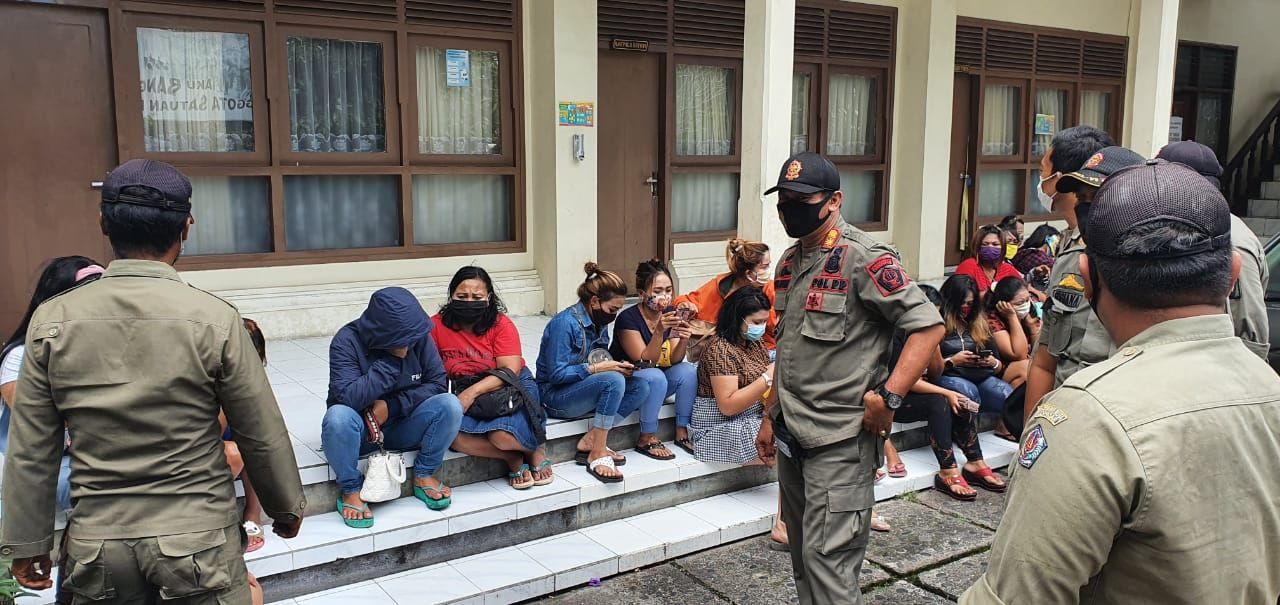 podiumnews.com-Pol PP Denpasar Amankan Belasan PSK Tetap Beroprasi Saat Covid