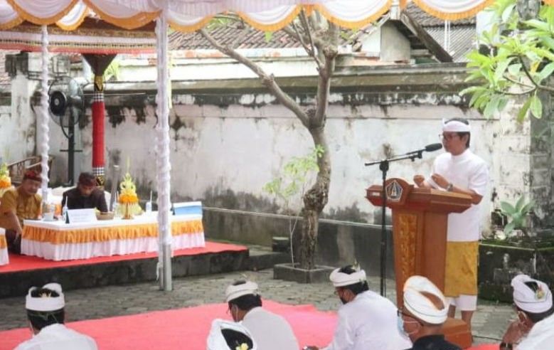 podiumnews.com-Adi Arnawa Harap Desa Adat Terus Jaga Sinergi dengan Pemerintah