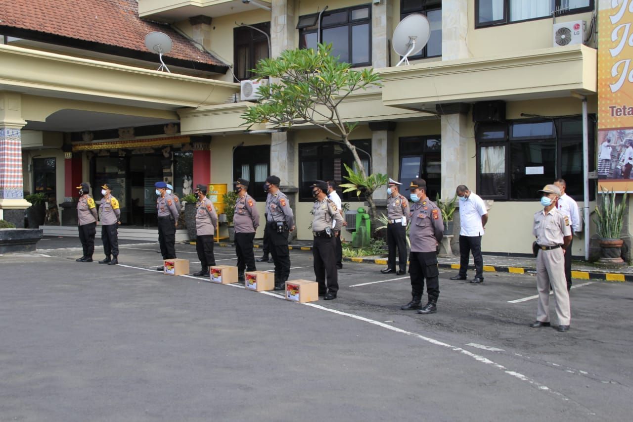 podiumnews.com-Kapolres Badung Beri Penghargaan 18 Anggota Berprestasi