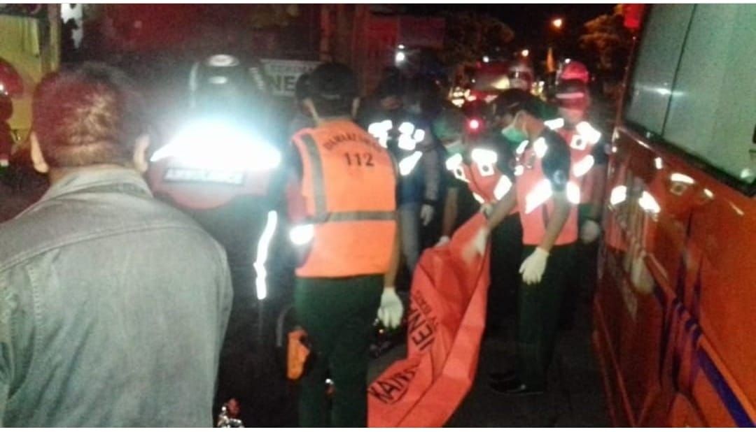 podiumnews.com-Oleng Keluar Jalur, Pengendara Motor Jatuh dan Tewas Seketika