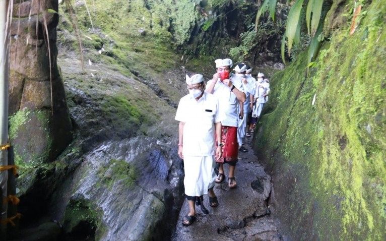 podiumnews.com-Gubernur Bali Mohon Keselamatan Masyarakat di 17 Pura Kawasan Besakih