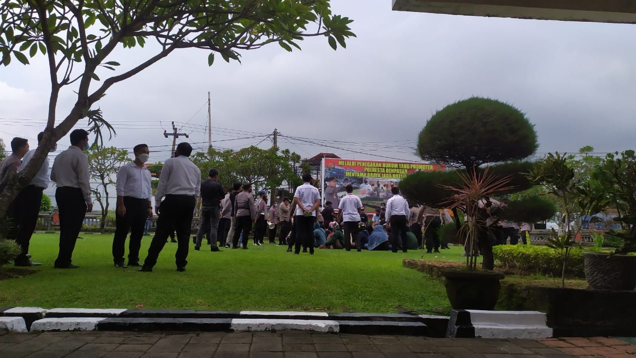 podiumnews.com-Puluhan Mahasiswa Akan Gelar Demonstrasi Diamankan Polisi di Bali