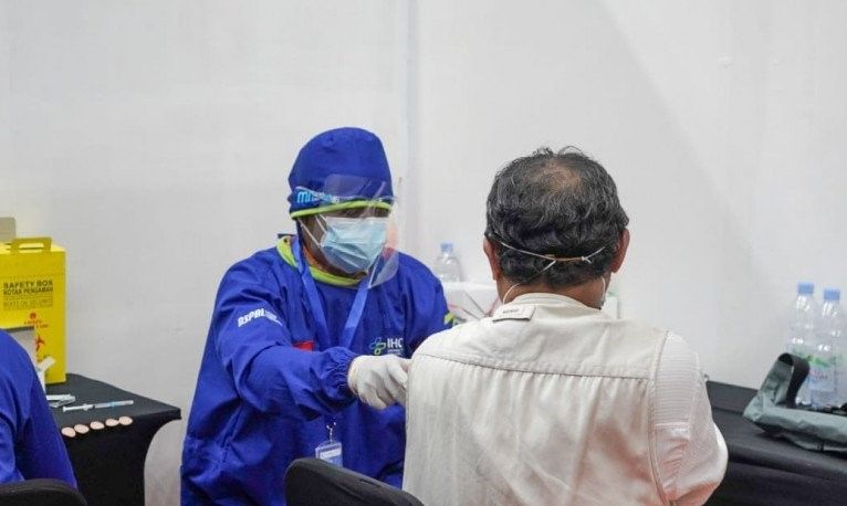 podiumnews.com-Keluarga Berperan Penting Bantu Vaksinasi Lansia