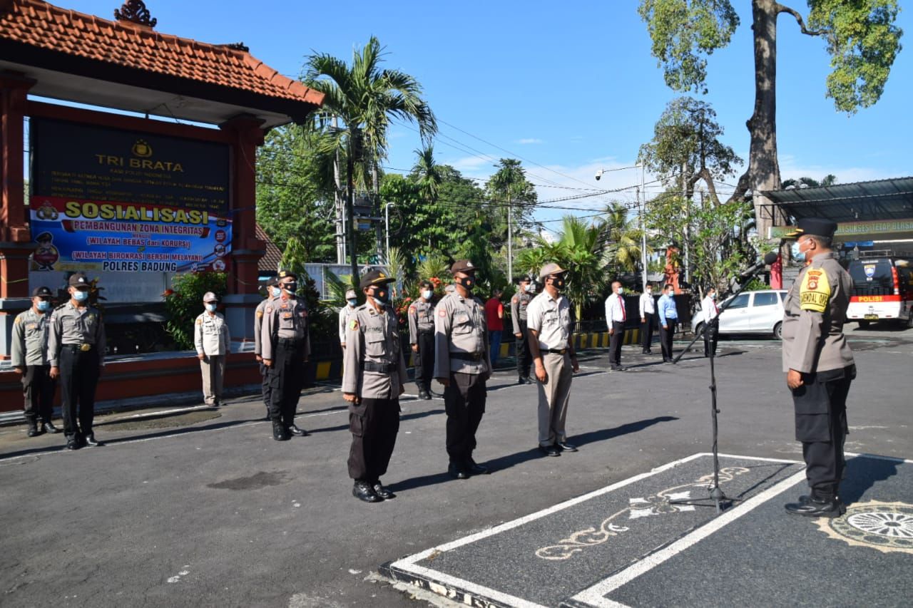 podiumnews.com-Polres Badung Beri Penghargaan 10 Anggota Lulus Penanganan Prokes
