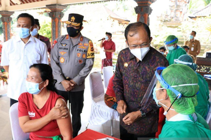 podiumnews.com-Gubernur Bali Apresiasi Inovasi Vaksinasi di Zona Hijau Libatkan OPD