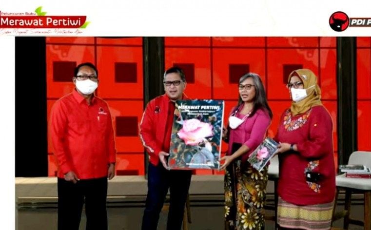 podiumnews.com-Megawati Luncurkan Buku Sebagai Panduan Kader Peduli Lingkungan