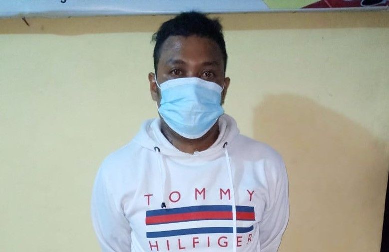 podiumnews.com-Polisi Amankan Sejoli Curi Mobil Box Perusahaan Berisi Mikol