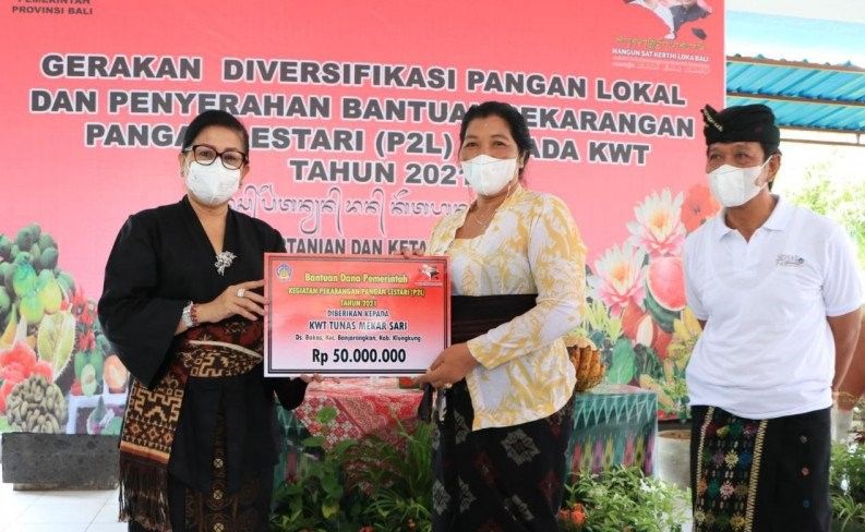 podiumnews.com-Ny Putri Koster Ajak Masyarakat Cinta Makanan Tradisional