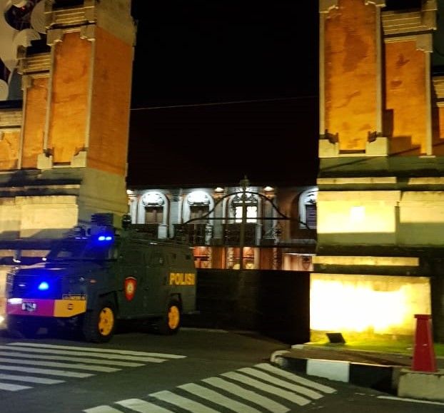 podiumnews.com-Polda Bali Perketat Pintu Masuk Mapolda Menyusul Serangan di Mabes Polri
