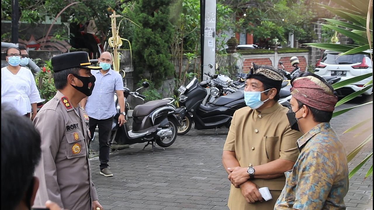 podiumnews.com-Datangi Tiga Pasar di Denpasar, Tim Pemburu Tak Temukan Pelanggar Prokes