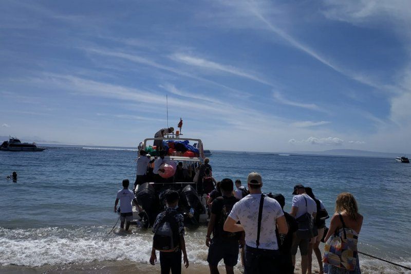 podiumnews.com-Libur Paskah, Wisatawan Ramai Kunjungi Nusa Penida