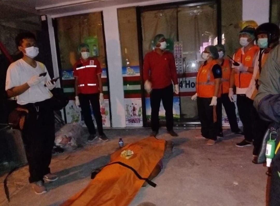 podiumnews.com-Tabrak Bak Sampah, Pengendara Motor Tewas Seketika di Denpasar