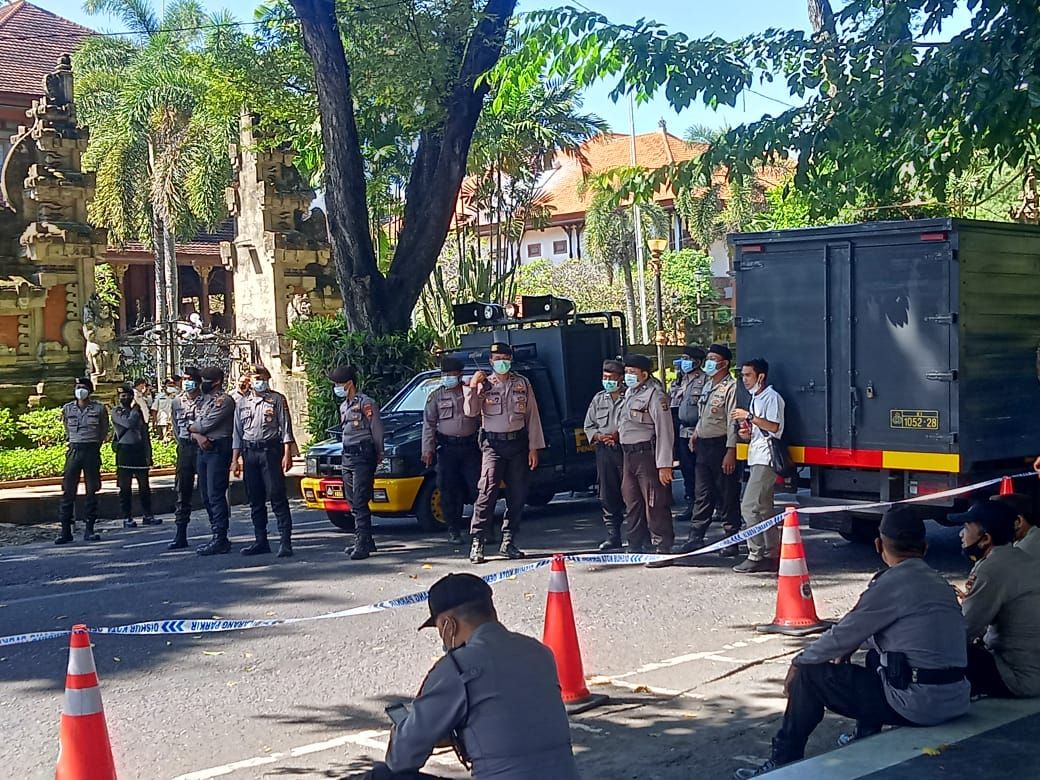 podiumnews.com-Peringati Hardiknas, Mahasiswa di Bali Gelar Demo Tuntut Gratiskan Pendidikan Selama Pandemi