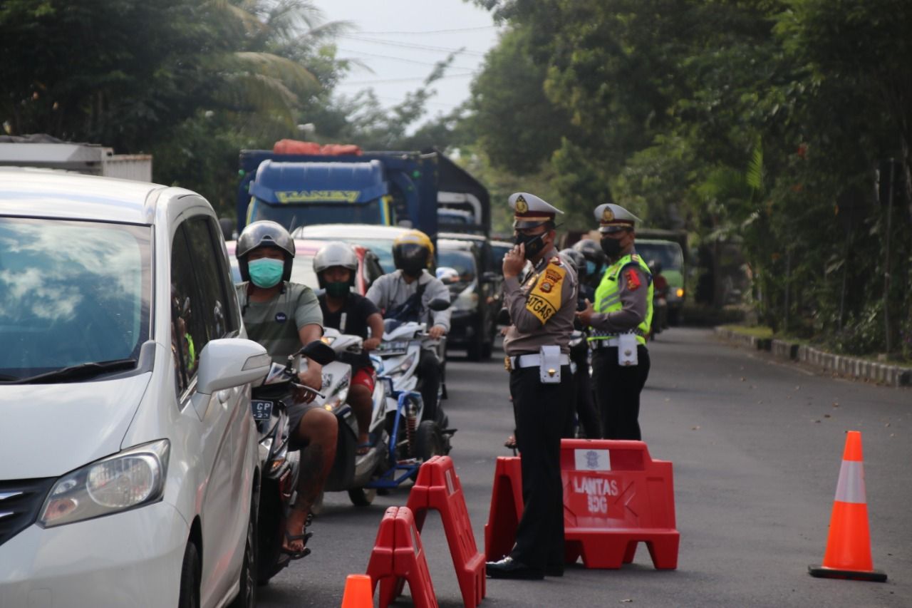 podiumnews.com-Tim Gabungan Gencarkan Pemeriksaan Kendaraan di Badung Menyusul Larangan Mudik