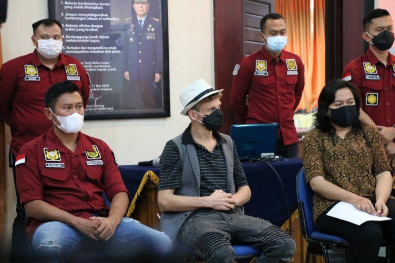 podiumnews.com-Warga Kanada Buka Kelas Yoga "Orgasme" Dideportasi dari Bali
