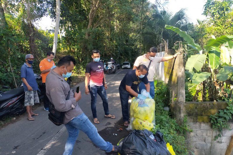 podiumnews.com-Polisi Selidiki Pelaku Pembuang 35 Kg Limbah Medis Sembarangan di Gianyar