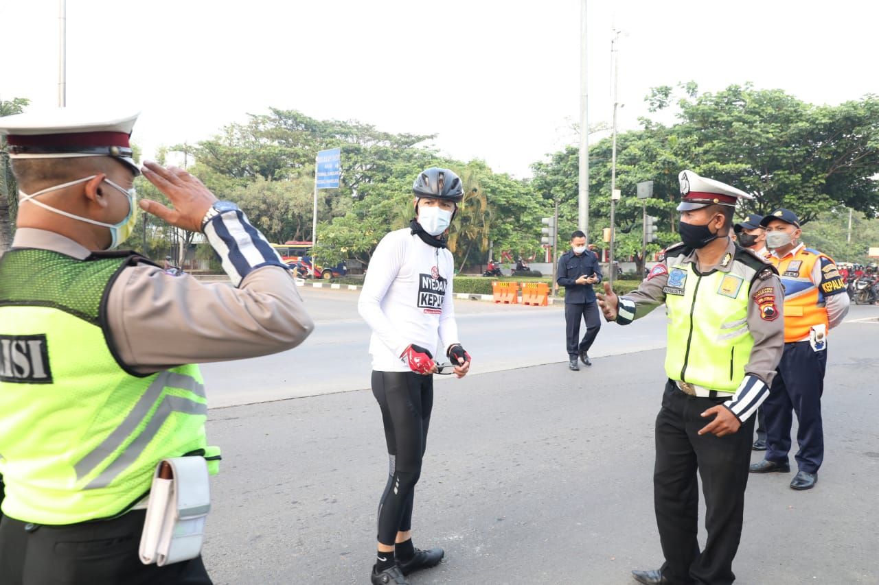 podiumnews.com-Ganjar Ajak ASN Banyak Jajan, Bantu Pedagang Selama PPKM Darurat
