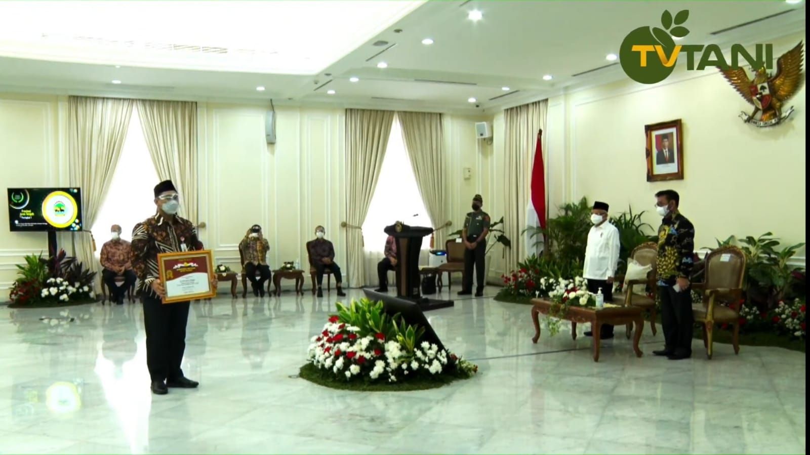 podiumnews.com-Tertinggi Nilai Ekspor Pertanian, Jateng Raih Penghargaan Abdi Bakti Tani