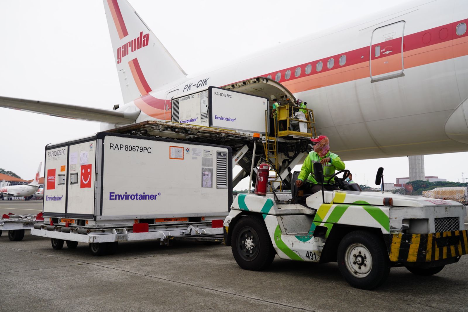 podiumnews.com-Lima Juta Dosis Vaksin Sinovac Kembali Tiba di Tanah Air