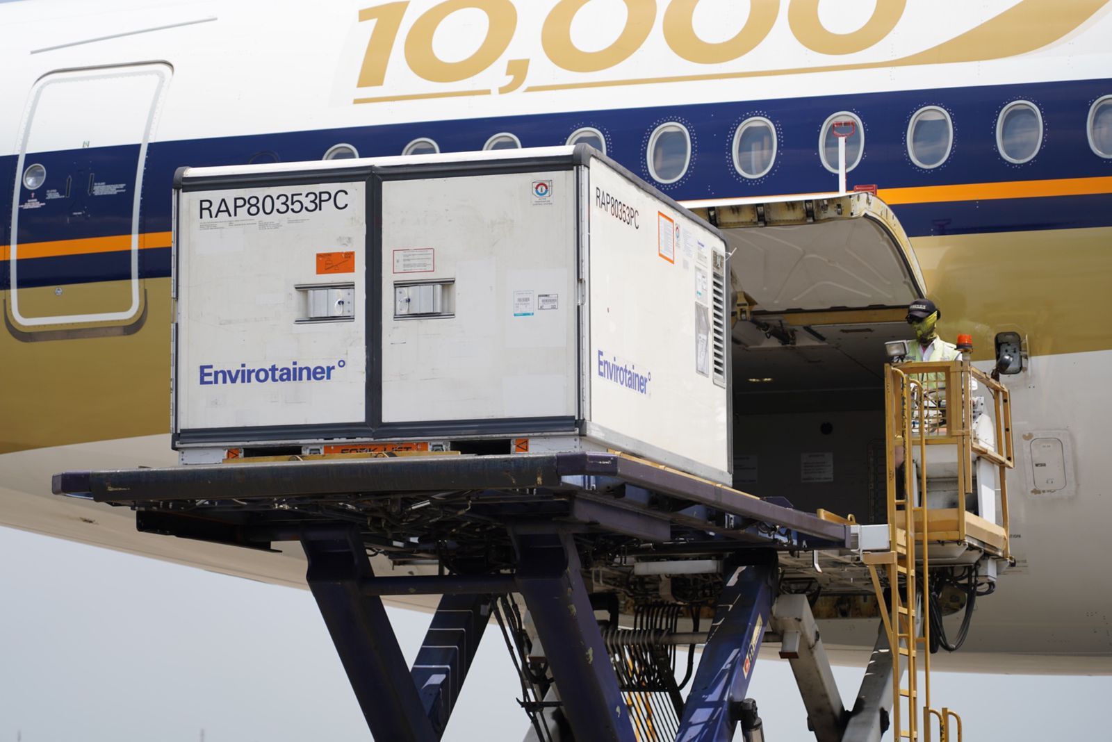 podiumnews.com-Sebanyak 648 Ribu Dosis Vaksin AstraZeneca  Tiba di Indonesia