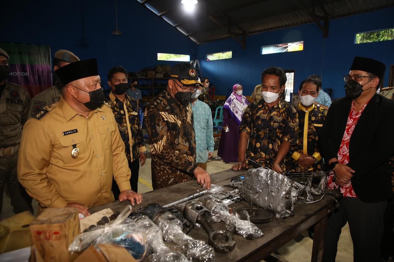 podiumnews.com-Menko PMK: Siswa SMK Mestinya Sudah Kerja Sebelum Tamat