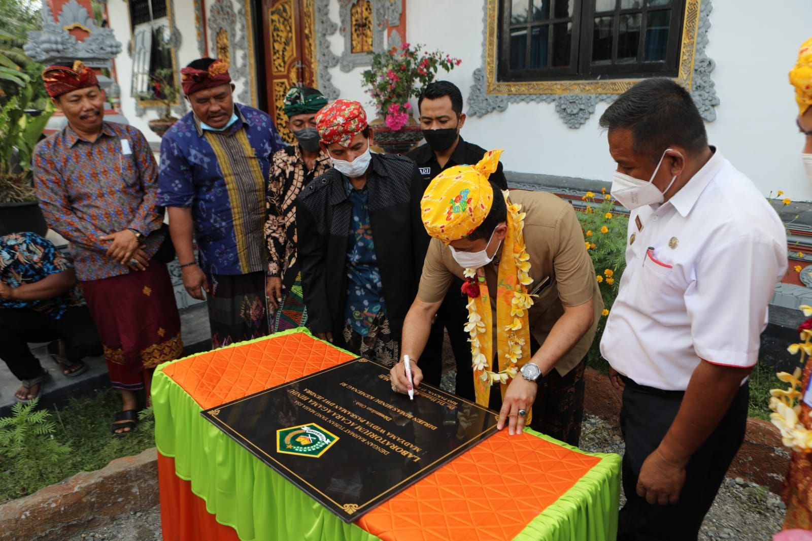 podiumnews.com-Perkuat Pendidikan, Dirjen Bimas Hindu Resmikan Dua Sarana Pasraman di Sulteng