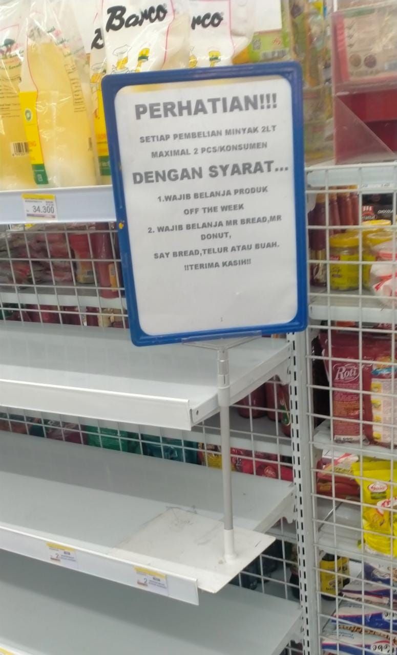podiumnews.com-Dikeluhkan Masyarakat, Beli 2 Pcs Minyak di Indomaret Diwajibkan Beli Produk Khusus
