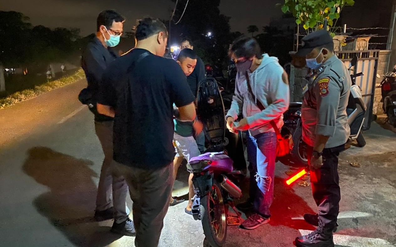 podiumnews.com-Batasi Gerak Kejahatan, Polsek Denbar Gelar Razia Sepeda Motor  