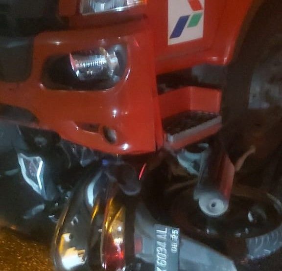 podiumnews.com-Pengaruh Alkohol, Pria Tanpa Identitas Sekarat Sruduk Truk Tangki 