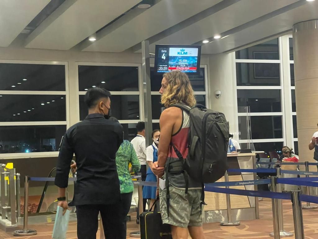 podiumnews.com-Aktor Kanada Menari Bugil di Gunung Batur Dideportasi 