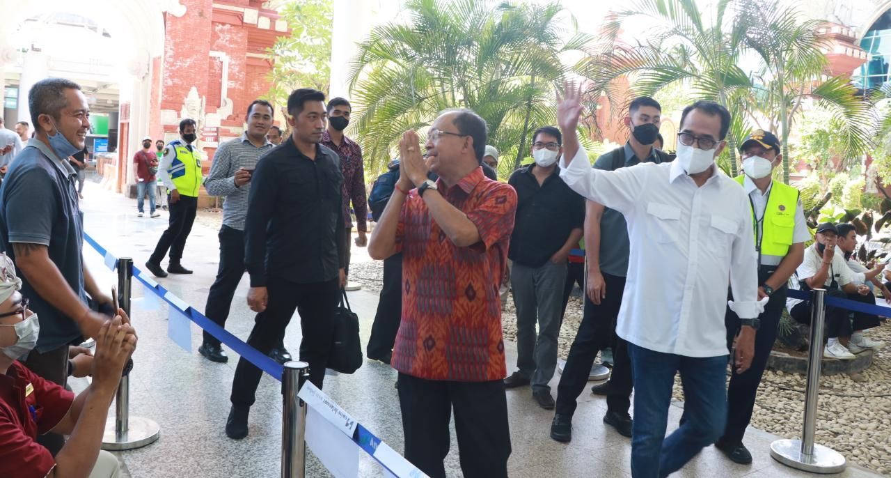 podiumnews.com-Jelang KTT G20, Gubernur Koster Dampingi Menhub Cek Terminal Kedatangan Internasional Ngurah Rai