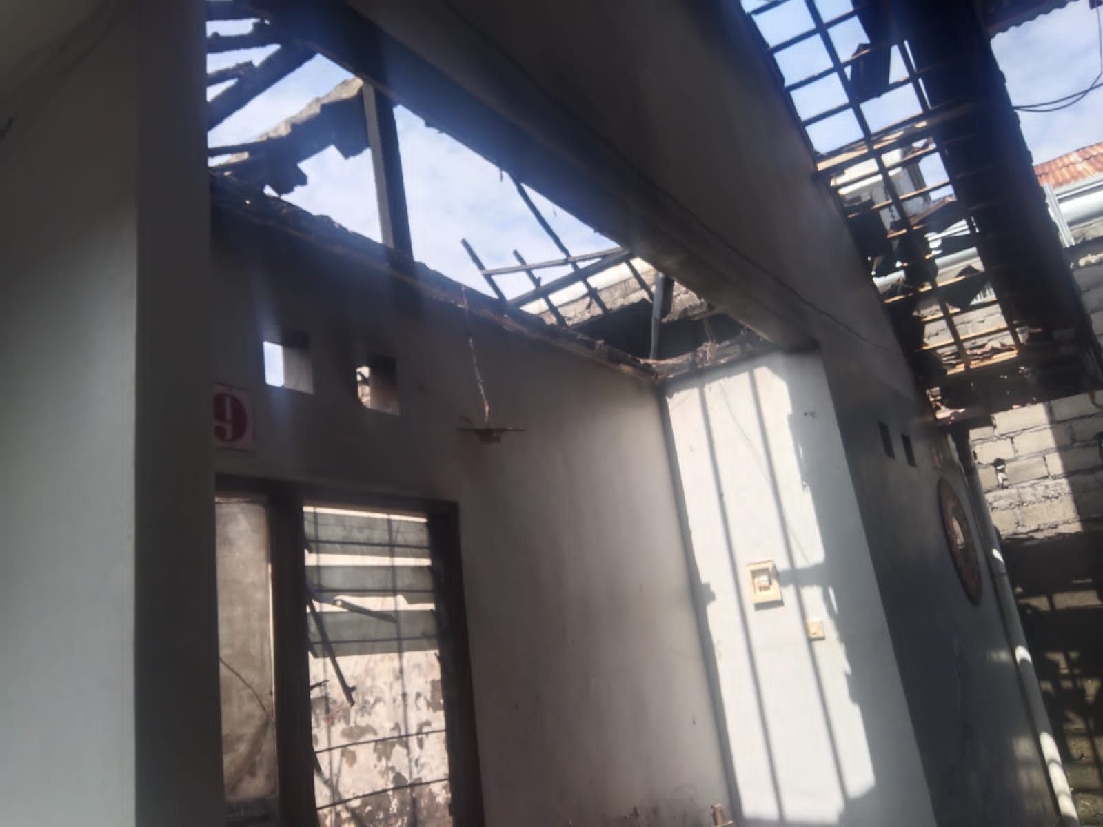 podiumnews.com-Rumah Kosan Terbakar Diduga Akibat Korsleting