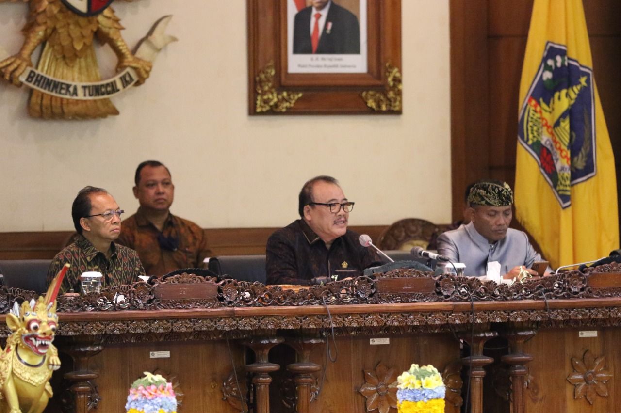 podiumnews.com-DPRD Bali Dorong Gubernur Berinovasi Gali Sumber PAD