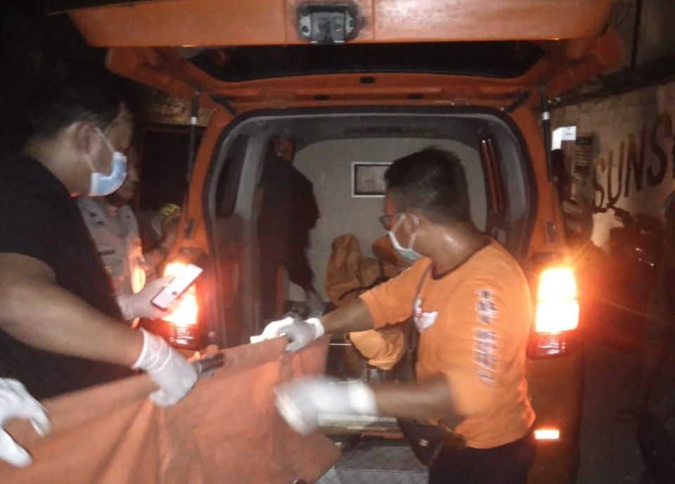 podiumnews.com-Turis Rusia Tewas Tersengat Listrik Usai Surfing  