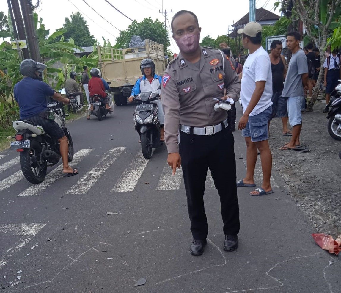 podiumnews.com-Pemotor Tewas Tabrak Pick Up di SMPN 2 Mengwi