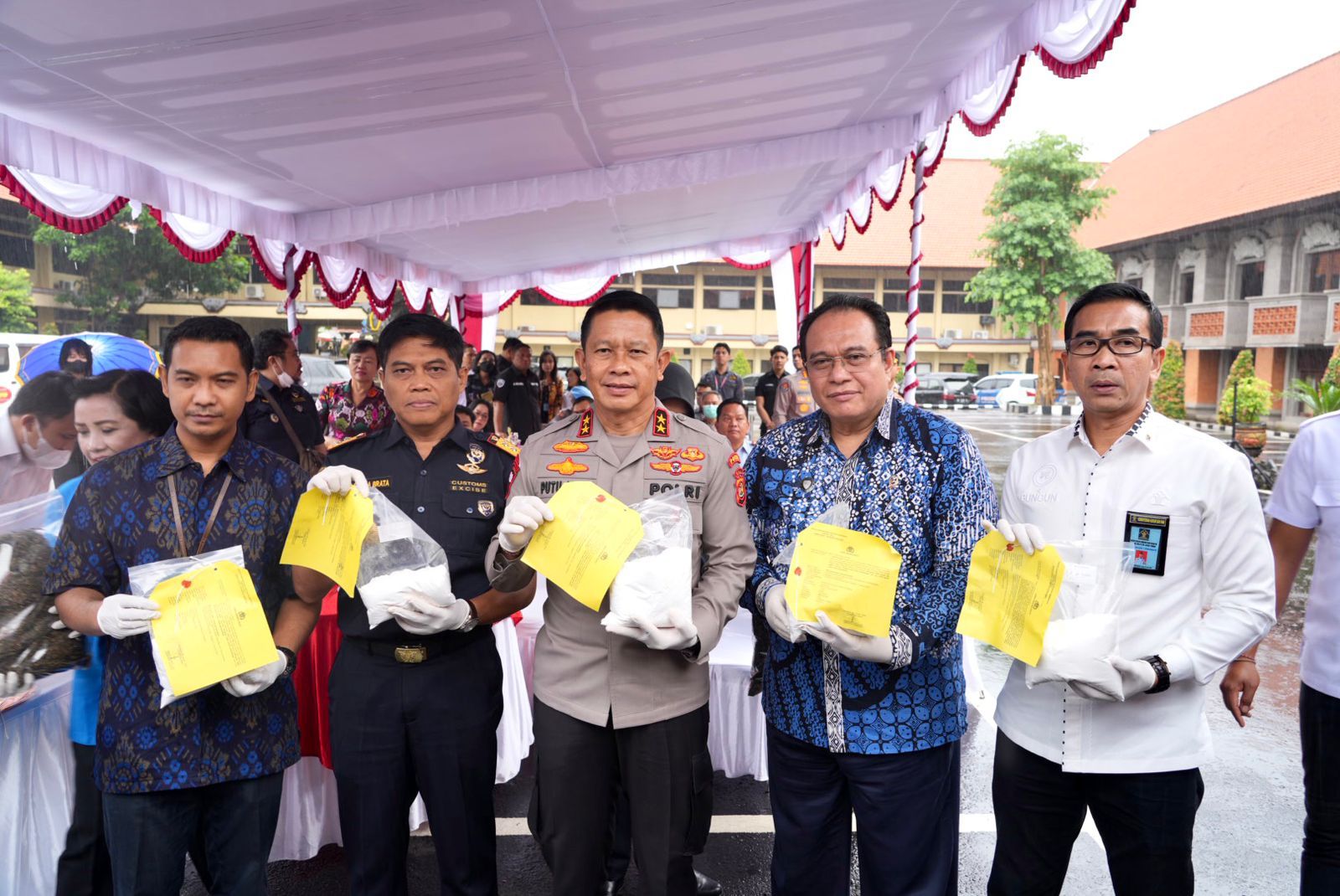 podiumnews.com-Polda Bali Musnahkan Barang Bukti Kokain dan Ganja