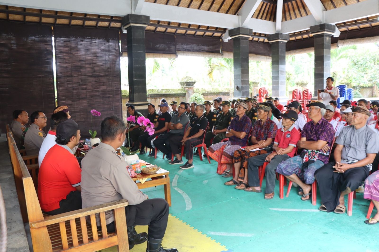 podiumnews.com-Polres Badung Serap Aspirasi Masyarakat Desa Sulangai, Petang