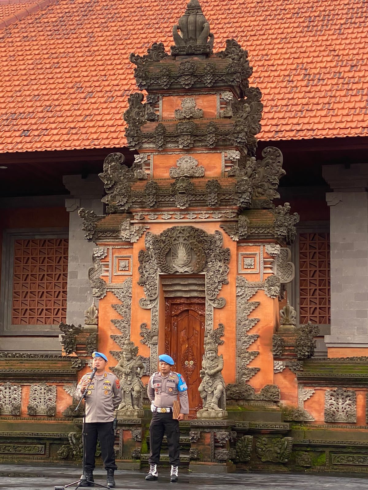 podiumnews.com-Polisi Polda Bali Diminta Disiplin Saat Bertugas  