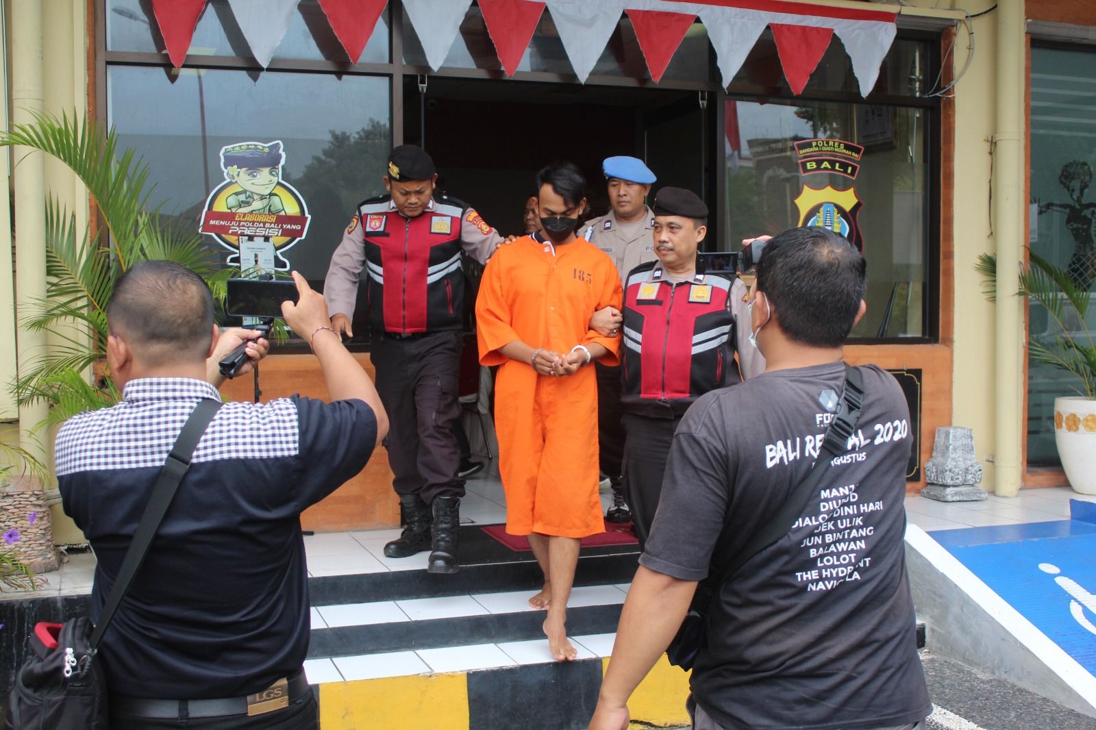 podiumnews.com-Porter Bandara Ngurah Rai Curi Uang Penumpang