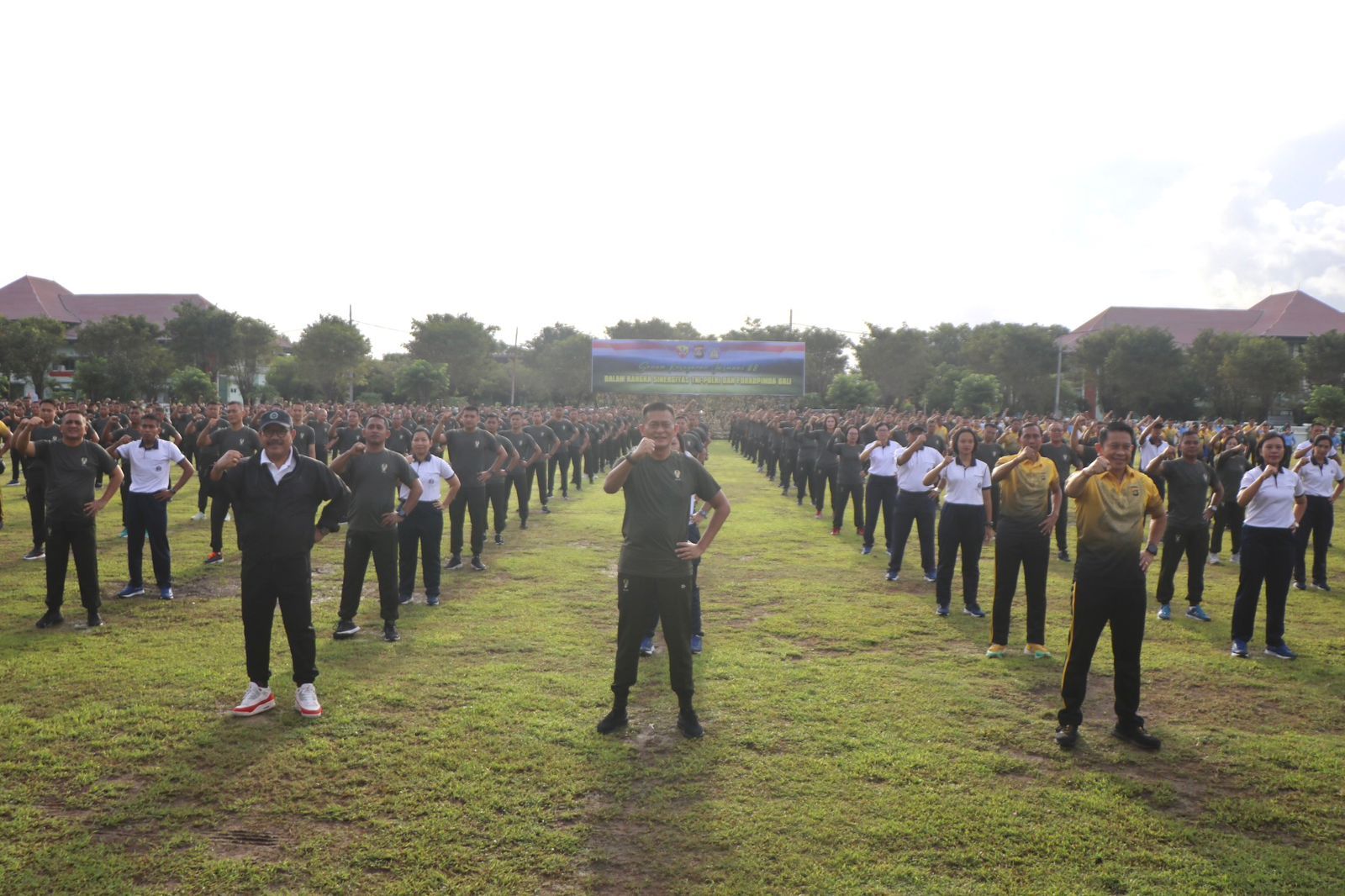 podiumnews.com-Perkuat Sinergitas TNI Polri Gelar Olahraga Bersama